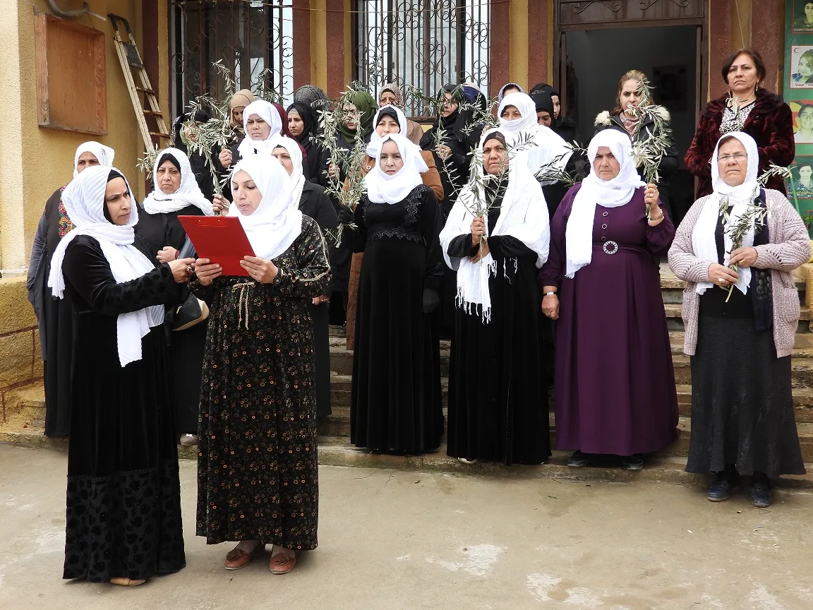 ​​​​​​​عَقب مجزرة جندريسة.. أمهات السلام في الطبقة يدعون لانتفاضة في وجه المحتل
