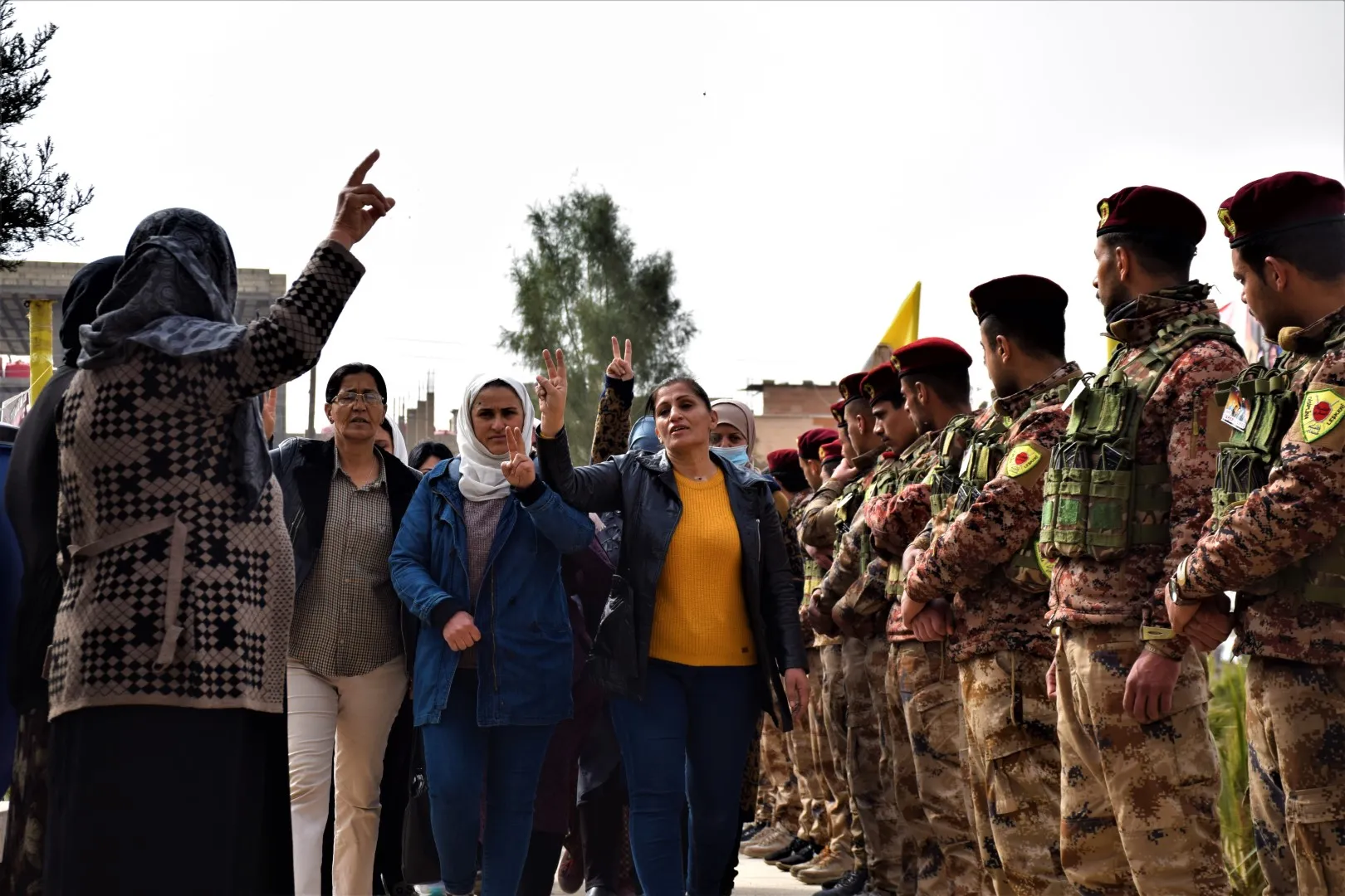المئات في الحسكة يتوافدون إلى خيمة عزاء القيادية رابرين آمد والكريلا سرحد حسكة