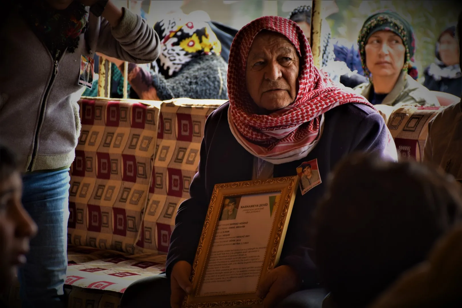 المئات في الحسكة يتوافدون إلى خيمة عزاء القيادية رابرين آمد والكريلا سرحد حسكة