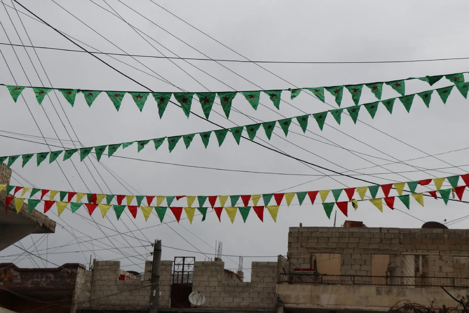 ​​​​​​​تزيين المدن في شمال وشرق سوريا تحضيراً لعيد نوروز