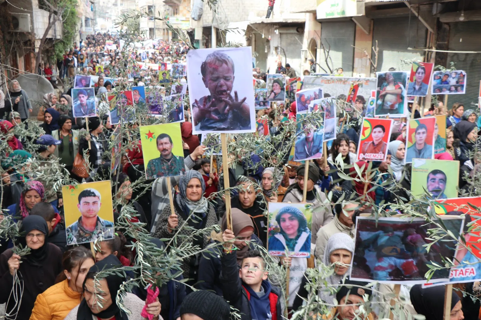 ​​​​​​​خلال مظاهرة بحلب.. أهالي عفرين: تحريرها سيكون بيد الشعب نفسه