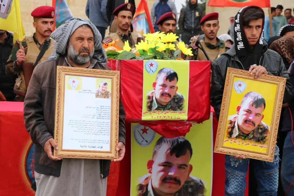أهالي منبج يشيّعون جثمان الشهيد محمد علي فرج إلى مثواه الأخير