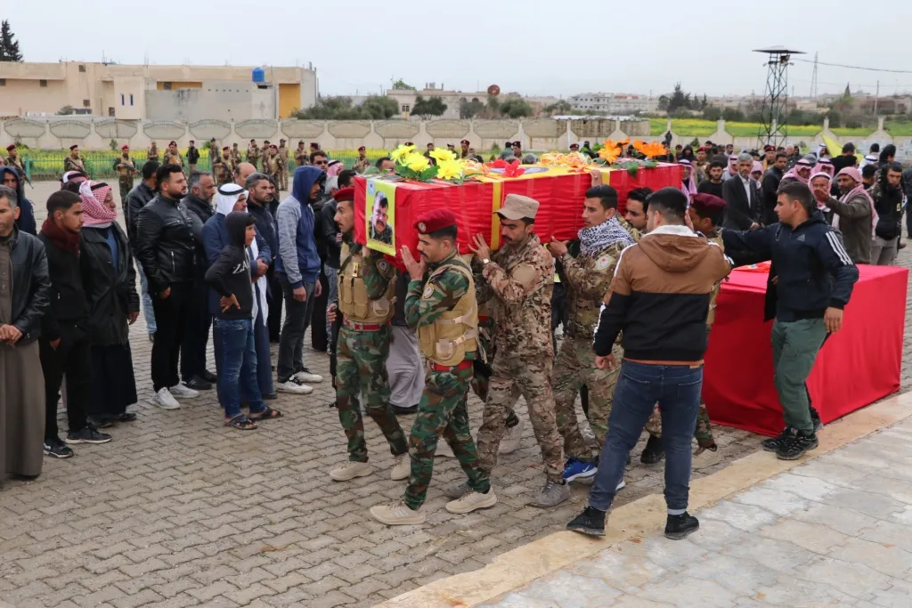 أهالي منبج يشيّعون جثمان الشهيد محمد علي فرج إلى مثواه الأخير