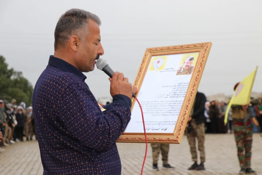 أهالي منبج يشيّعون جثمان الشهيد محمد علي فرج إلى مثواه الأخير