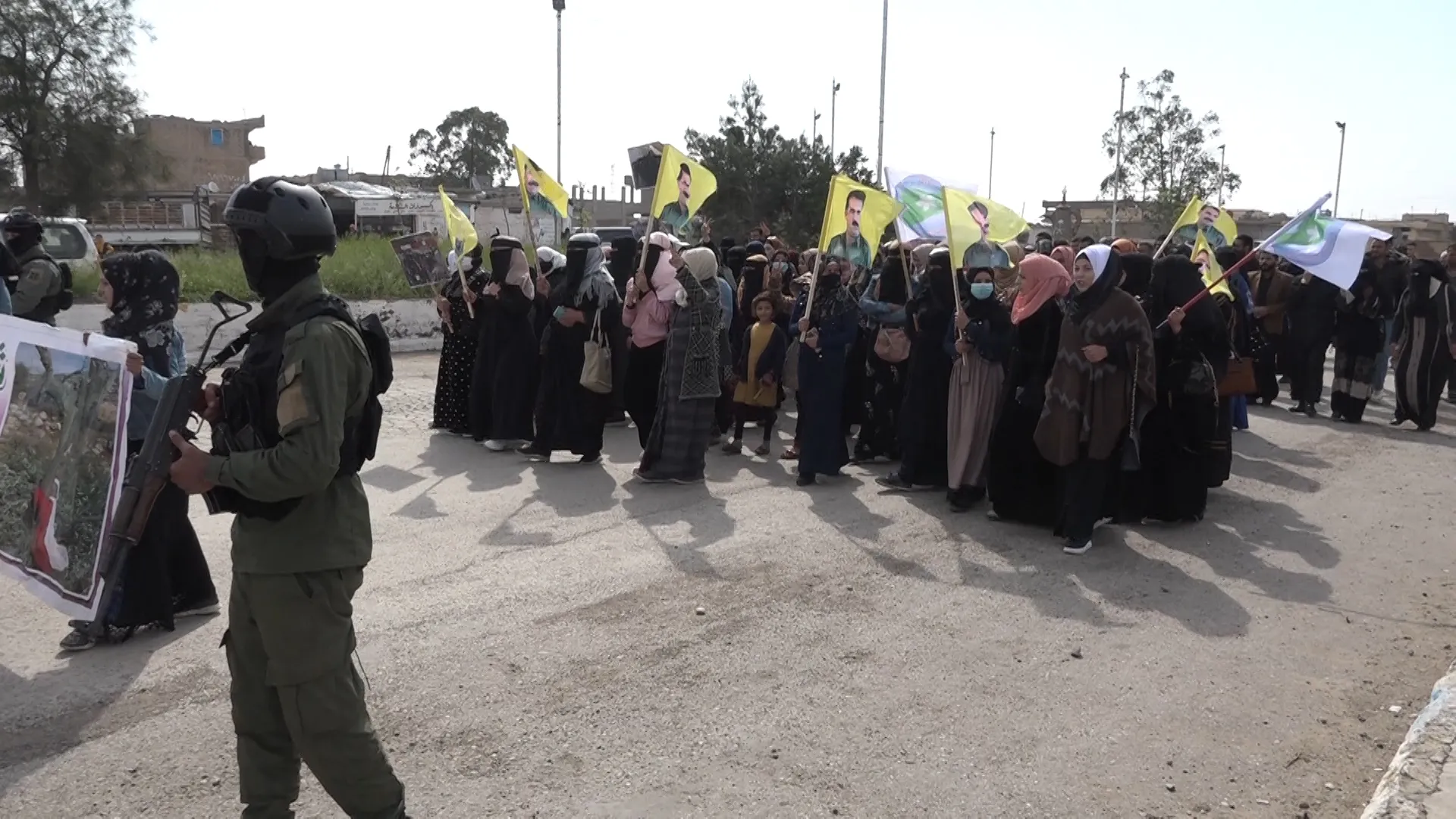 أهالي الرقة والطبقة ودير الزور خلال مظاهرات: عفرين ستبقى لأهلها