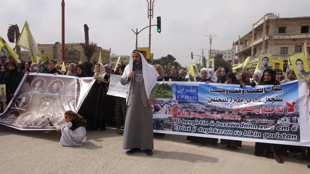 أهالي الرقة والطبقة ودير الزور خلال مظاهرات: عفرين ستبقى لأهلها