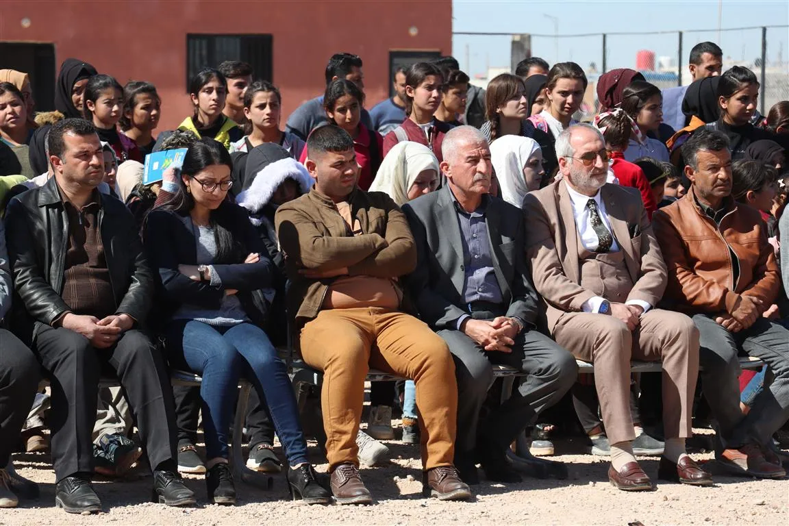 الإدارة الذاتية تفتتح ثالث مدرسة للمرحلة الابتدائية في مخيم لمهجري سري كانيه
