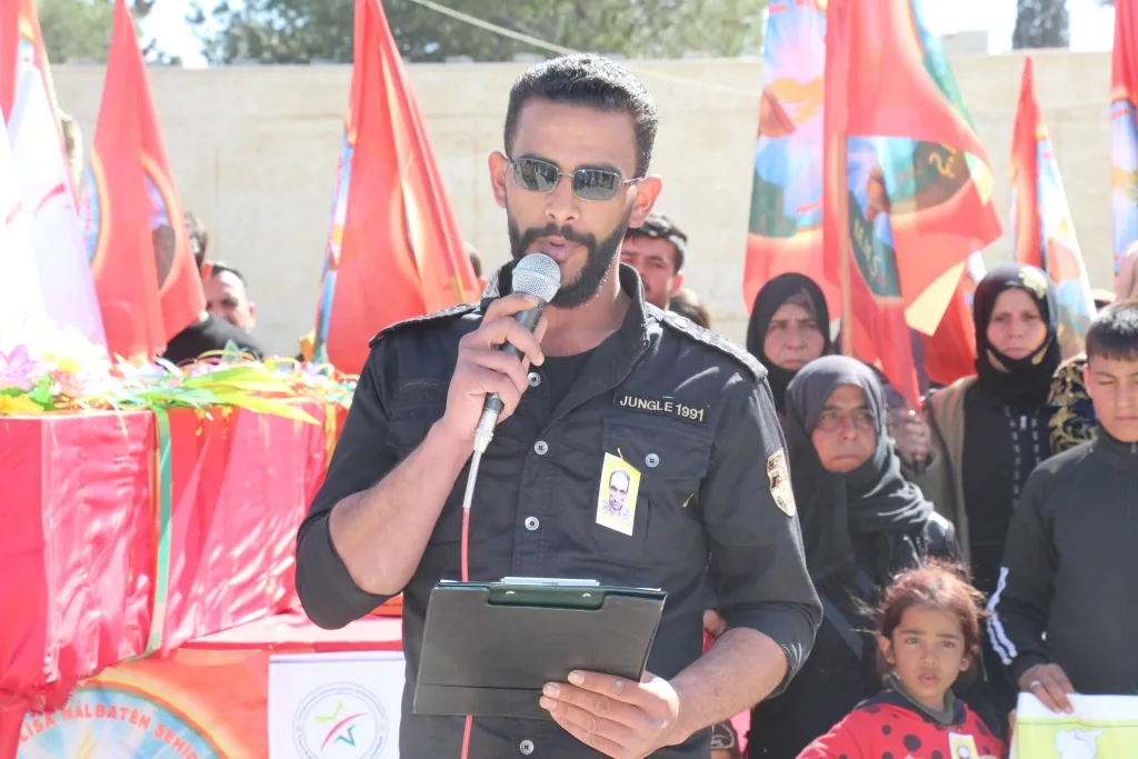 ​​​​​​​أهالي منبج يشيّعون جثمان الشهيد حوران فرج العبد إلى مثواه الأخير