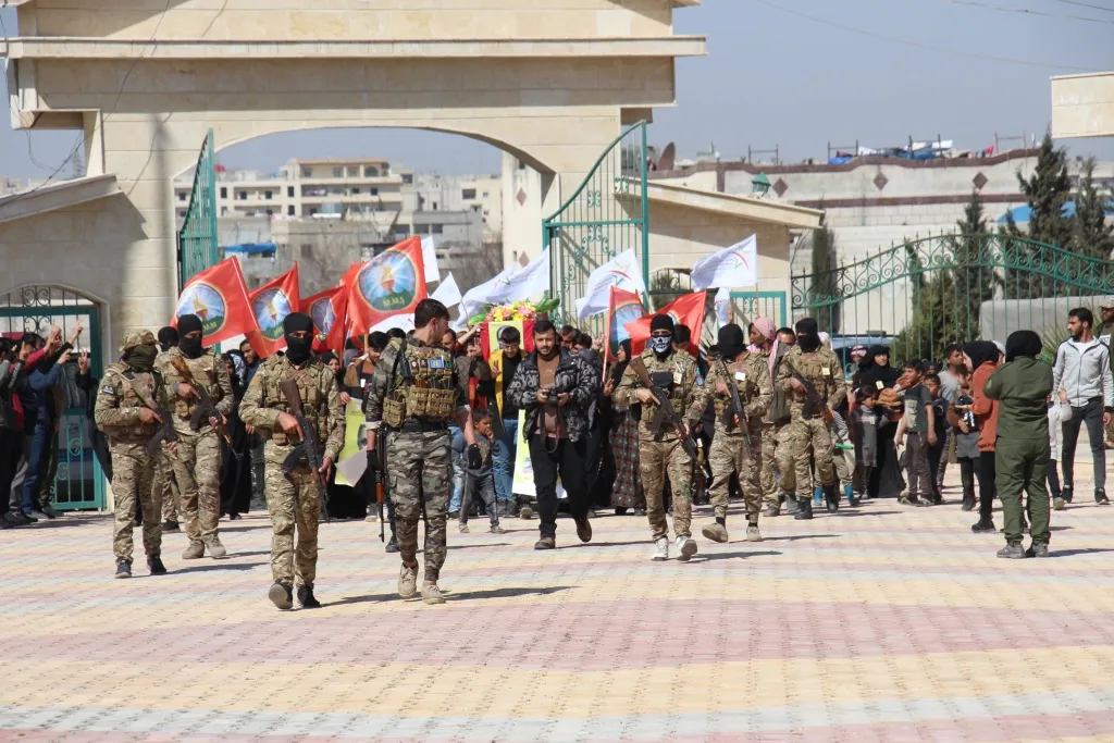 ​​​​​​​أهالي منبج يشيّعون جثمان الشهيد حوران فرج العبد إلى مثواه الأخير