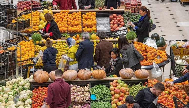 لبنان يقرر تسعير السلع الغذائية بالدولار.. ارتياح المواطنين وتحذير من الداعمين