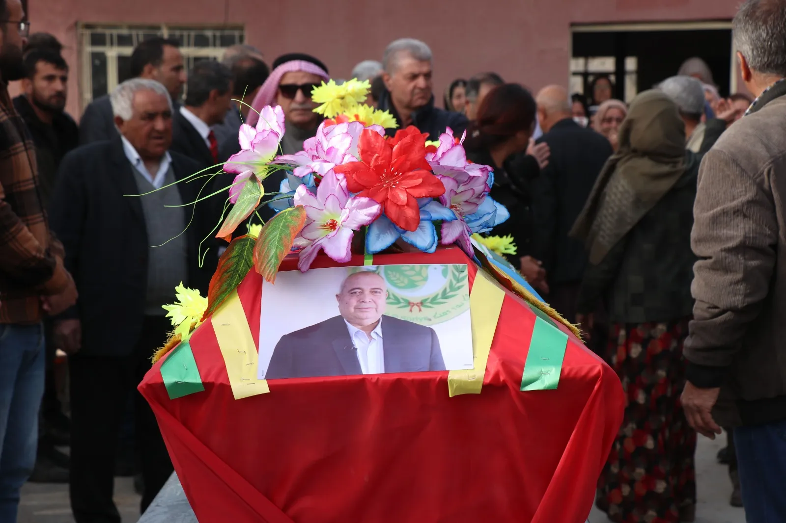 جثمان الشخصية الوطنية حكم خلو يوارى الثرى في مسقط رأسه بناحية الدرباسية