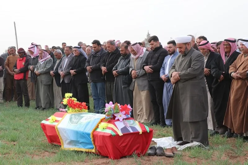 جثمان الشخصية الوطنية حكم خلو يوارى الثرى في مسقط رأسه بناحية الدرباسية