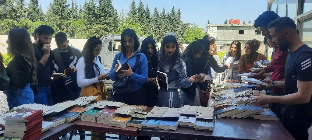 ​​​​​​​حركة الطلبة الديمقراطيين توزّع 30 ألف كتاب
