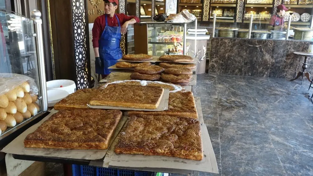 تحضيرات العيد وازدحام الأسواق بالمتبضعين