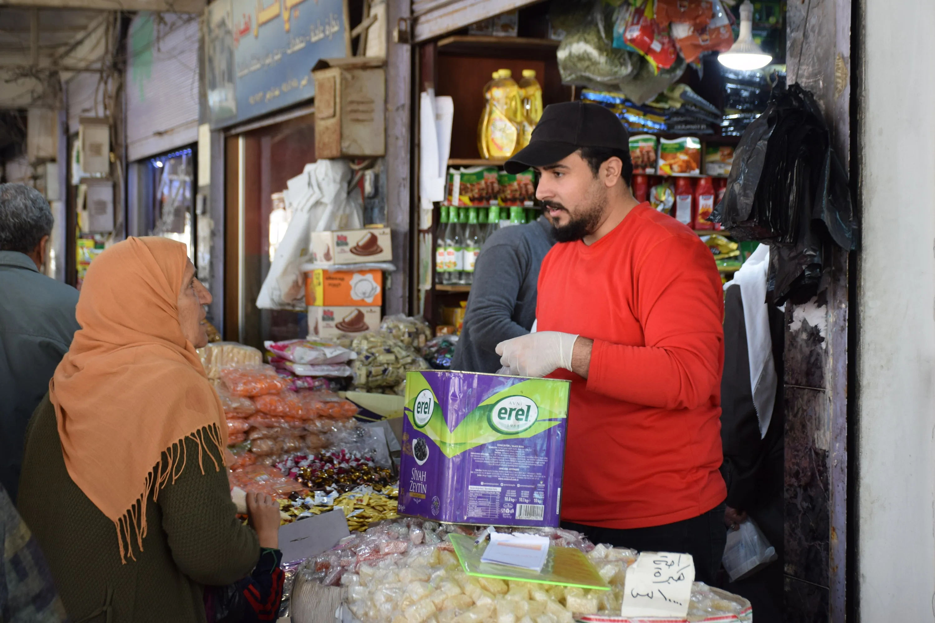 تحضيرات العيد وازدحام الأسواق بالمتبضعين