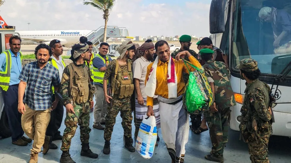 ​​​​​​​بدء عملية تبادل مئات الأسرى بين "الحوثيين" والحكومة اليمنية