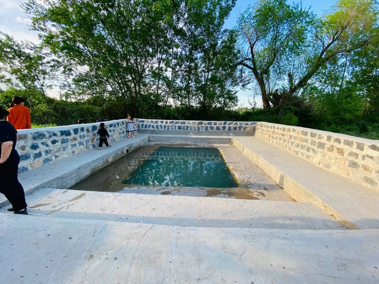 ​​​​​​​ربيع قرية معشوق