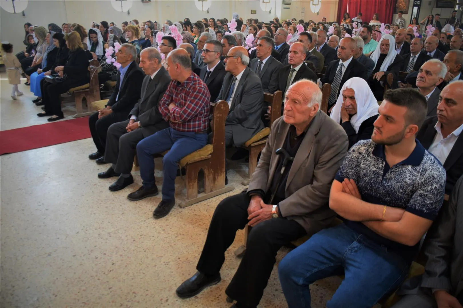 ​​​​​​​الطوائف المسيحية التي تتبع التقويم الشرقي تحتفل بعيد الفصح- تم التحديث
