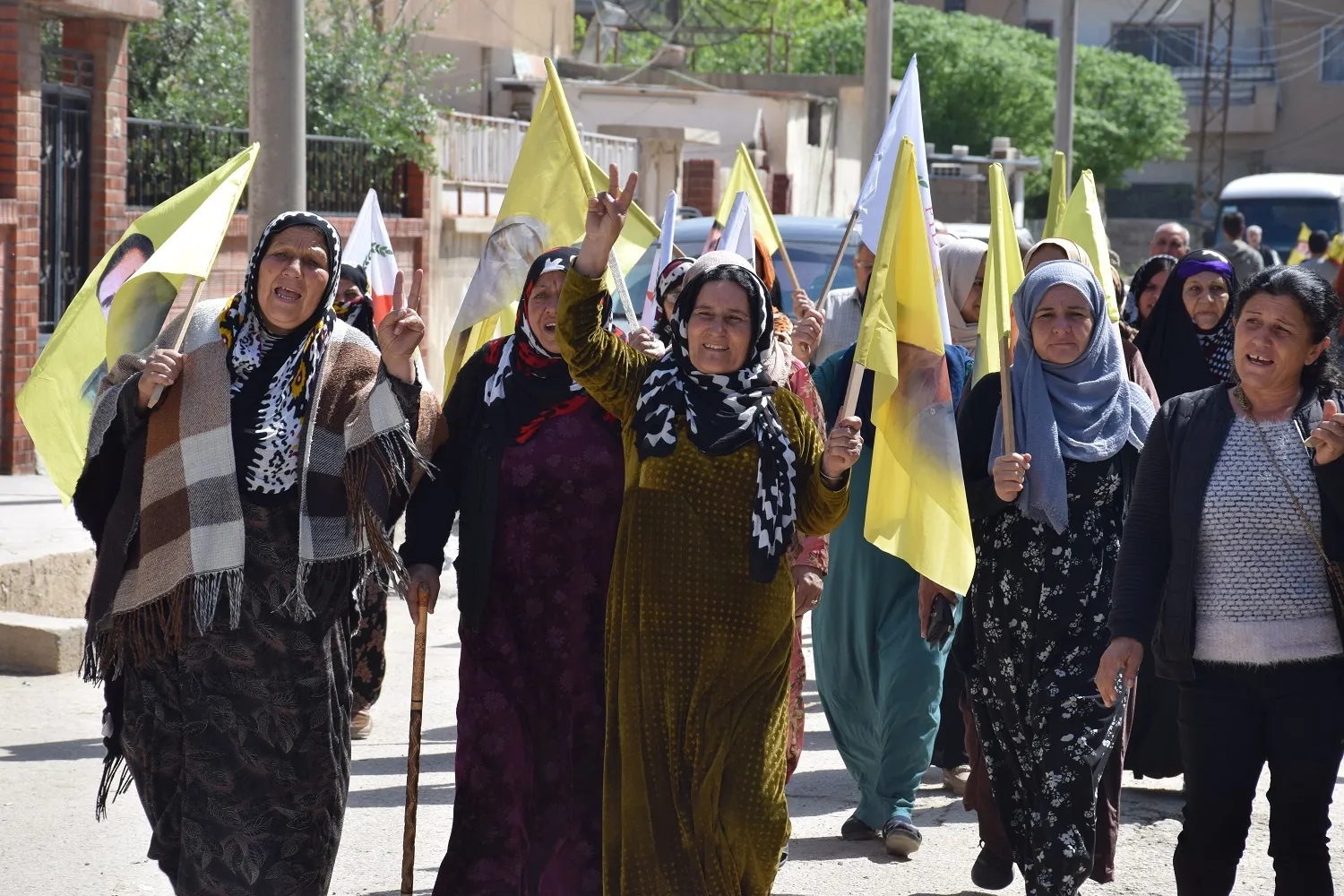 خلال عزاء مقاتل YPG باران نصيبين: راية النضال ستظل شامخة