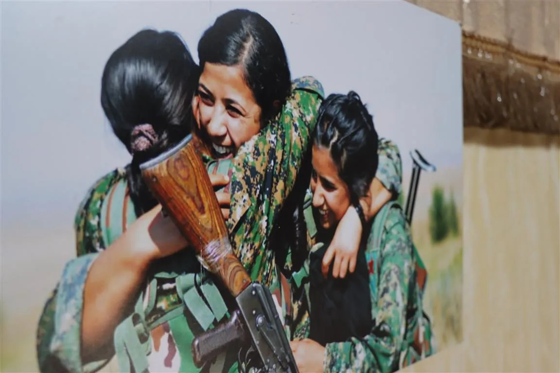 ​​​​​​​اختتام فعاليات الاحتفاء بذكرى تأسيس (YPJ) بتنظيم معرض للصور