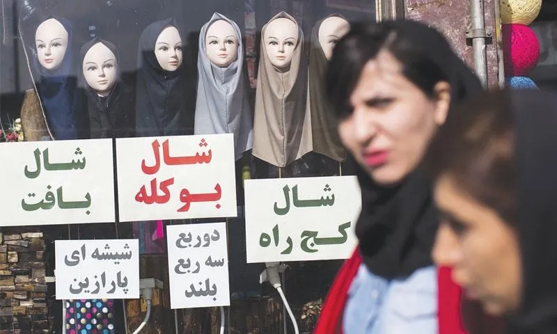 ​​​​​​​انتهاك جديد.. السلطات الإيرانية تركّب كاميرات لمراقبة مدى التزام النساء بالحجاب