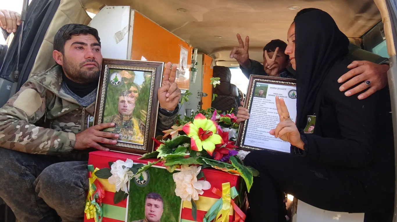​​​​​​​أهالي عفرين يشيعون جثماني الشهيدين جيلو باليا وخابور عفرين