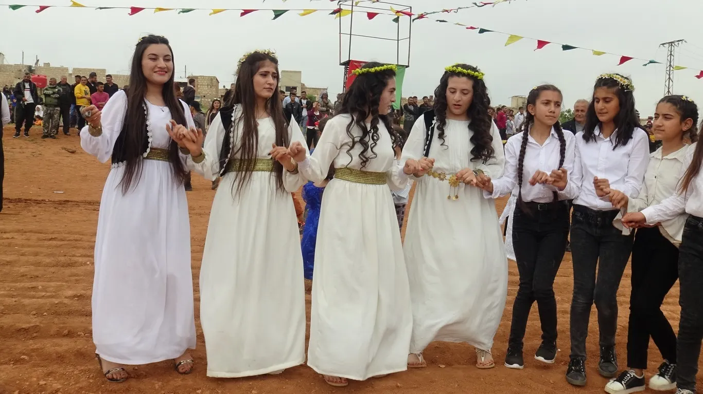 ​​​​​​​أهالي الشهباء يحتفلون بعيد الأربعاء الأحمر