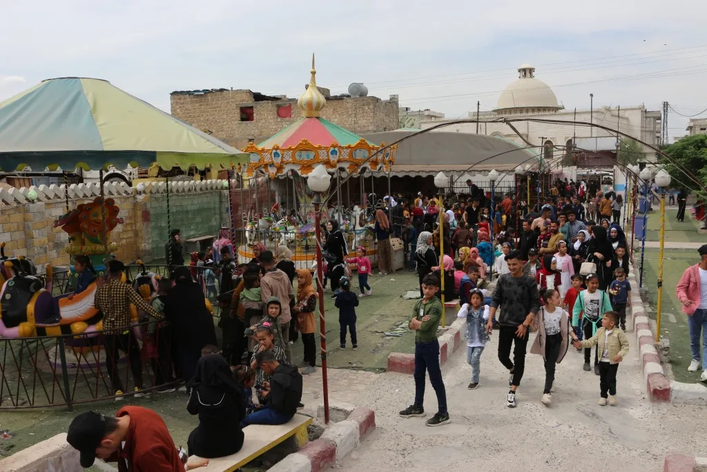 أهالي منبج أصروا على زرع الابتسامة في نفوسهم وسط أجواء الفرح بحلول العيد