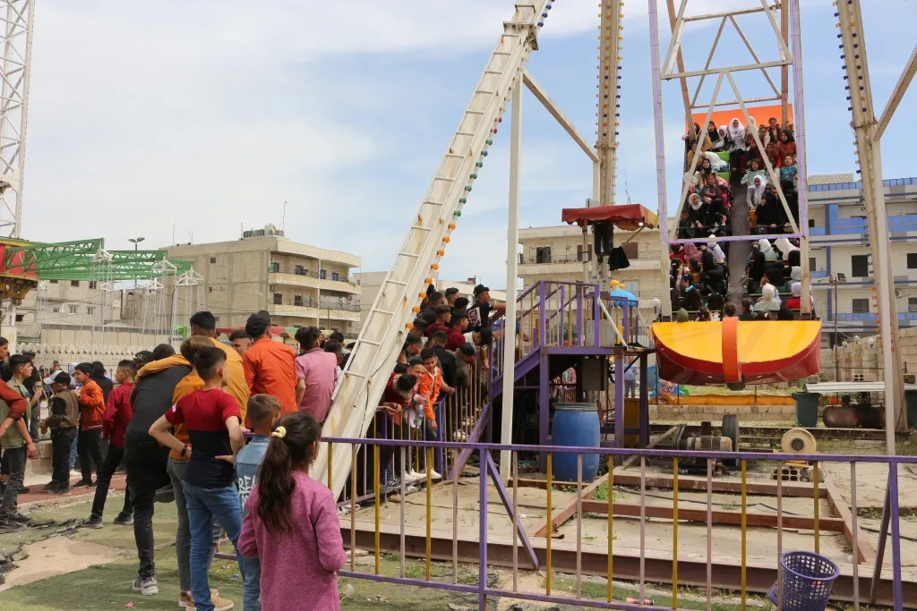 أهالي منبج أصروا على زرع الابتسامة في نفوسهم وسط أجواء الفرح بحلول العيد