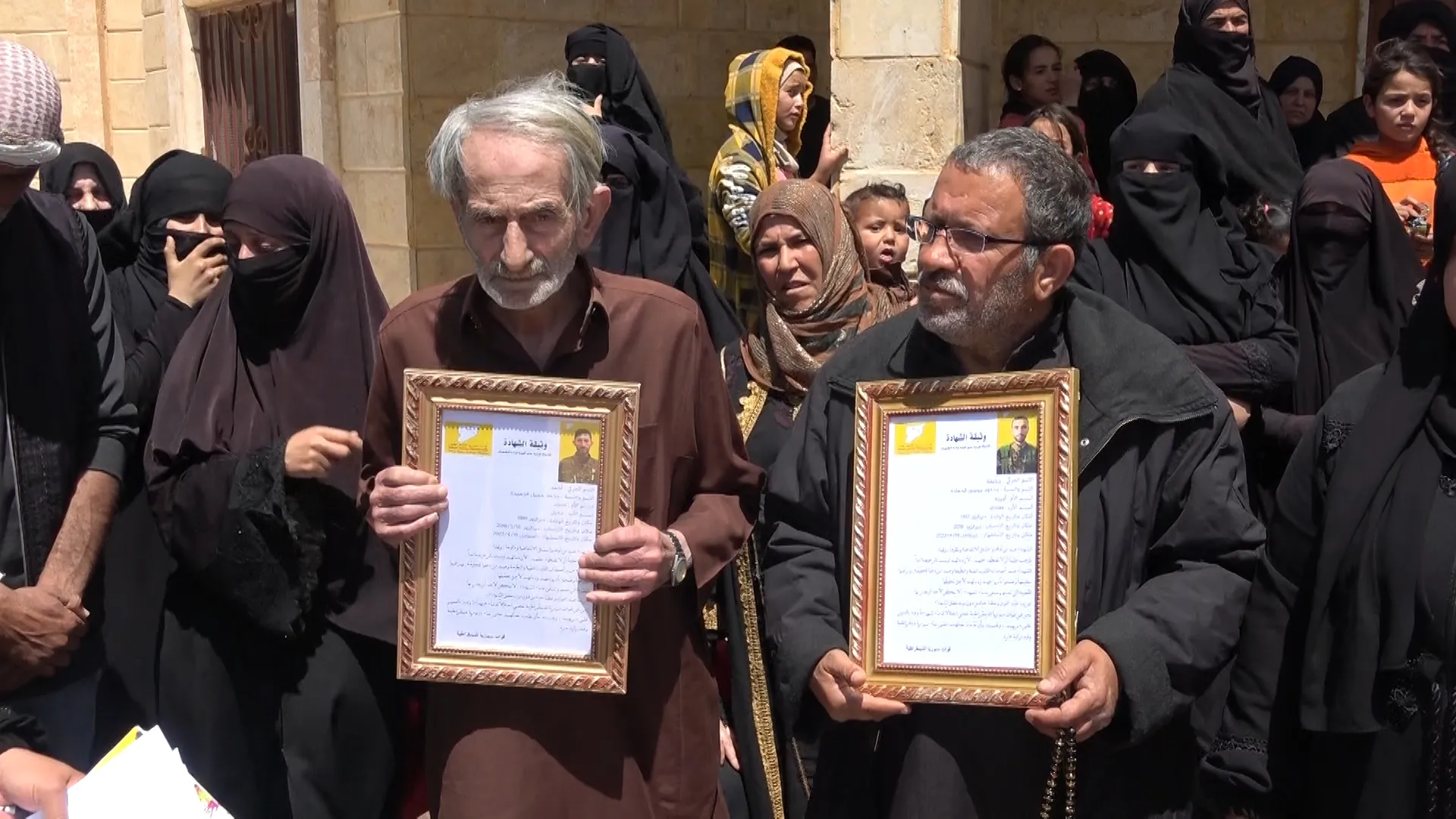 تشييع جثماني شهيدين إلى مثواهما الأخير في مزار الشهيد خضر ببلدة أبو خشب