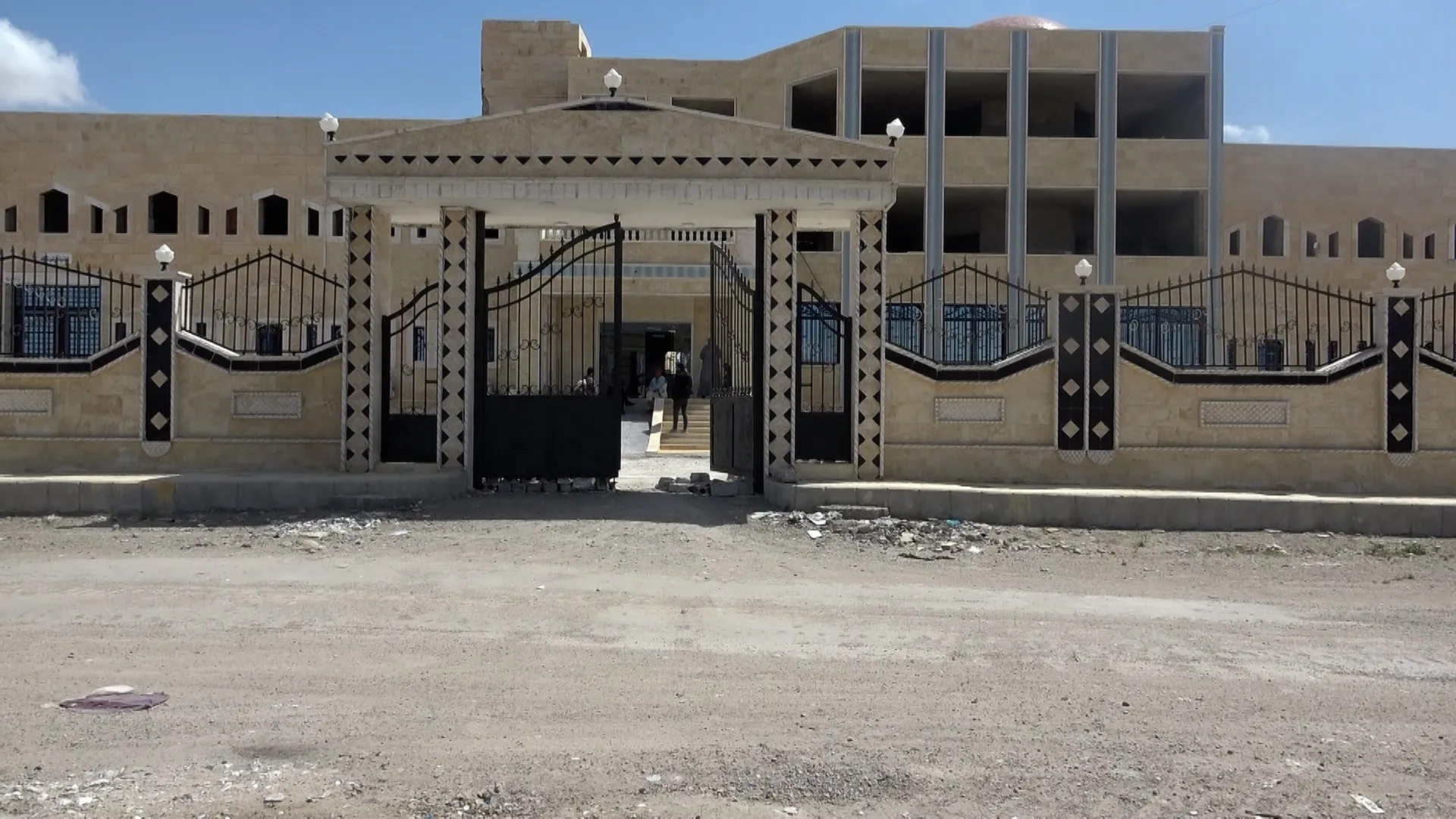 أيام قليلة تفصلنا عن افتتاح أكبر مشفى عام بريف دير الزور الغربي