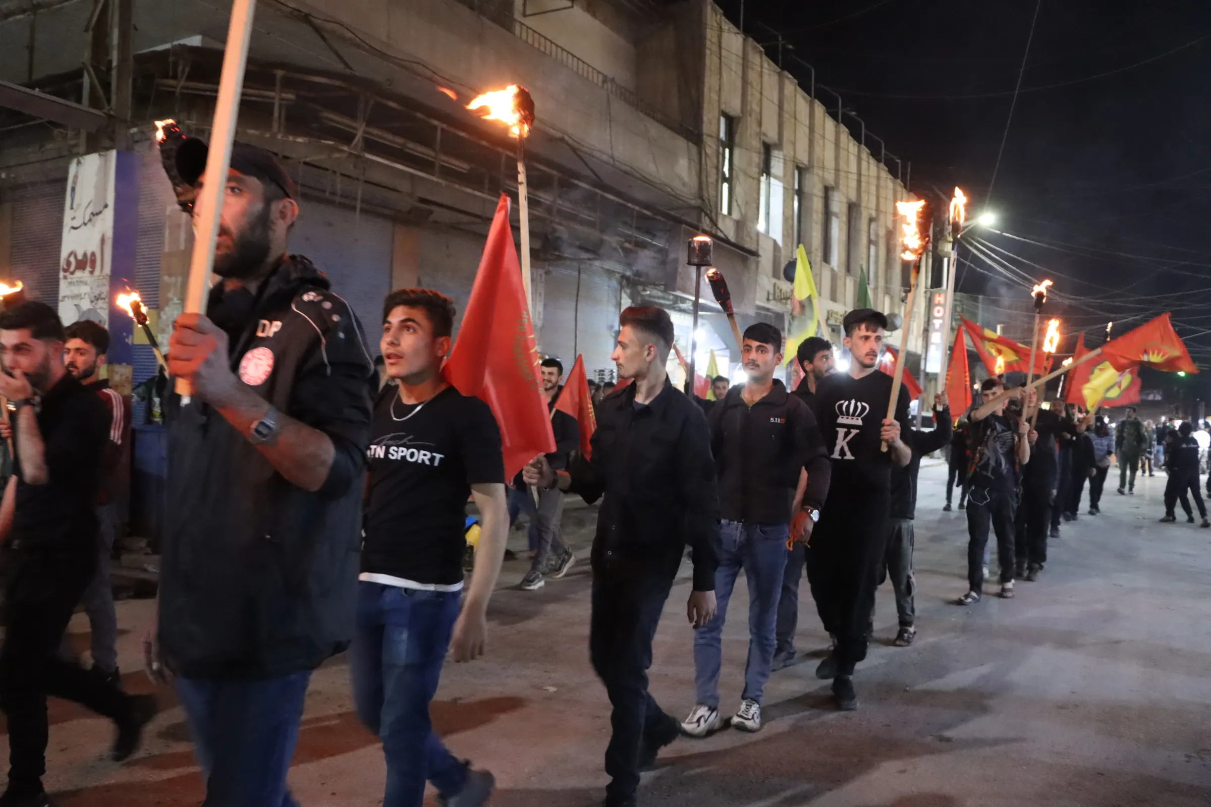مسيرة مشاعل في قامشلو للمطالبة بالحرية الجسدية للقائد عبدالله أوجلان