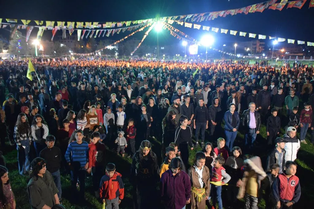 أهالي مقاطعة قامشلو يحتفلون بذكرى ميلاد القائد عبدالله أوجلان