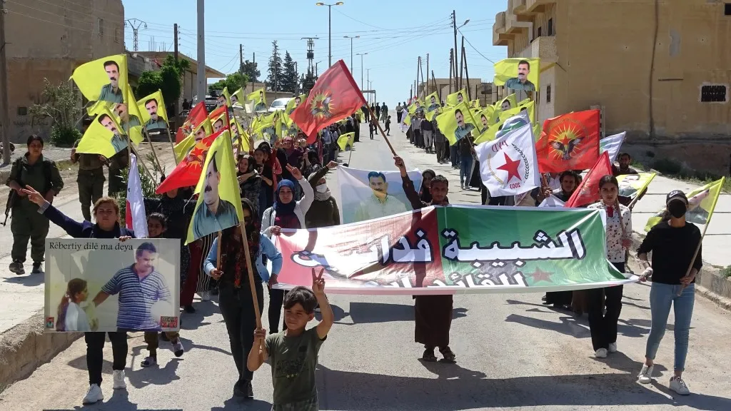​​​​​​​شبيبة عين عيسى يؤكدون على تصعيد النضال حتى تحرير القائد جسدياً