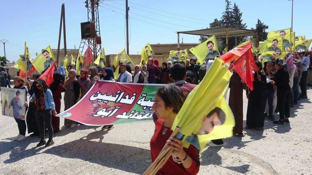 ​​​​​​​شبيبة عين عيسى يؤكدون على تصعيد النضال حتى تحرير القائد جسدياً