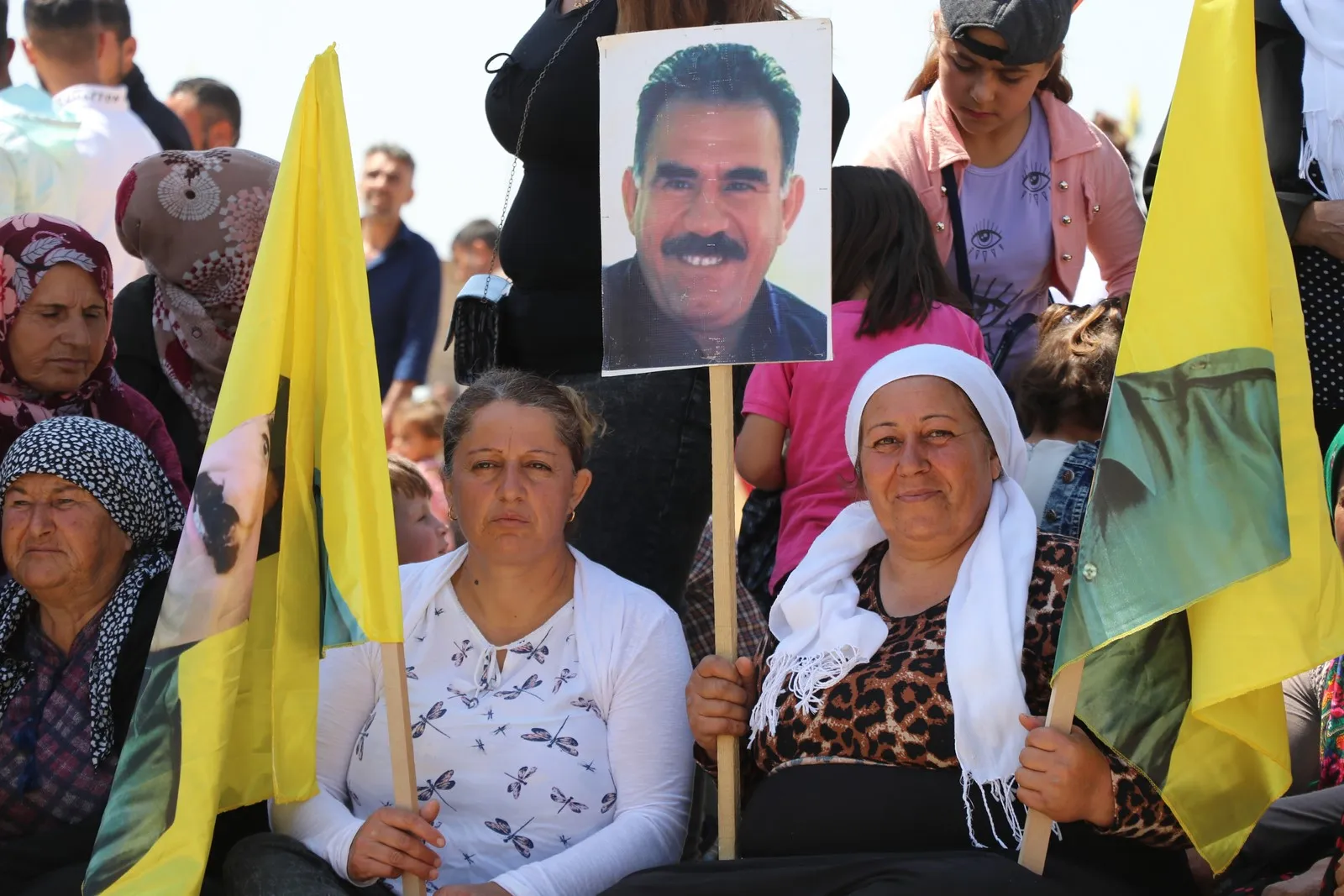 ​​​​​​​أهالي عفرين والشهباء يتوافدون للمشاركة في فعالية المطالبة بالحرية الجسدية للقائد