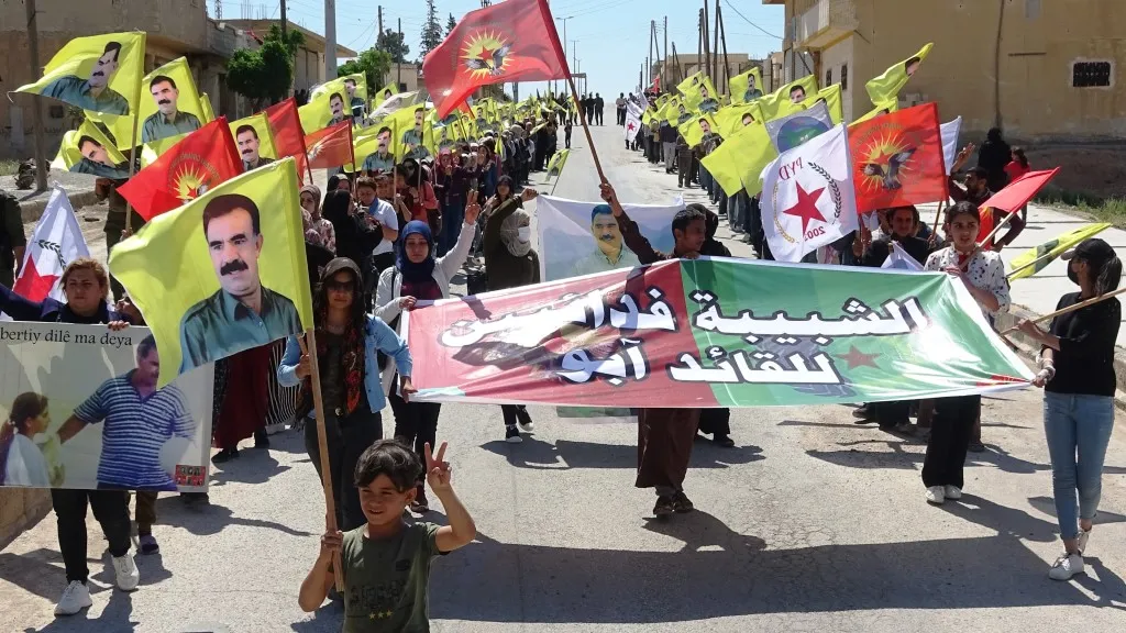 ​​​​​​​شبيبة عين عيسى يؤكدون على تصعيد النضال حتى تحرير القائد جسدياً