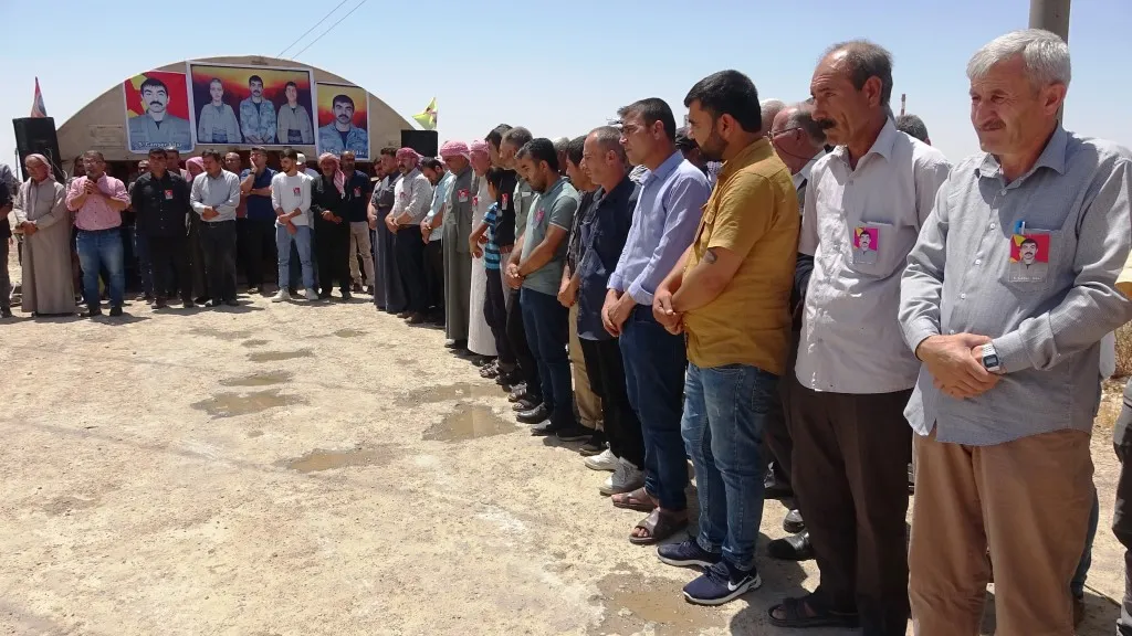​​​​​​​أهالي إقليم الفرات يقدّمون واجب العزاء لذوي الشهيد جانشير