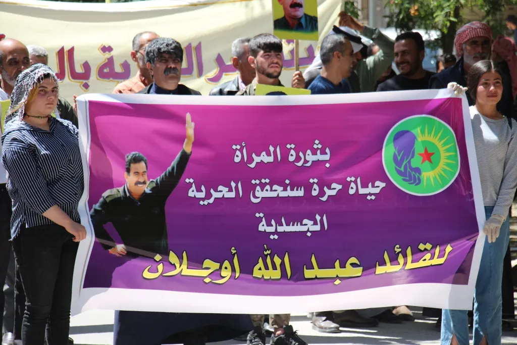 ​​​​​​​أهالي منبج: سنحقق الحرية الجسدية للقائد عبد الله أوجلان