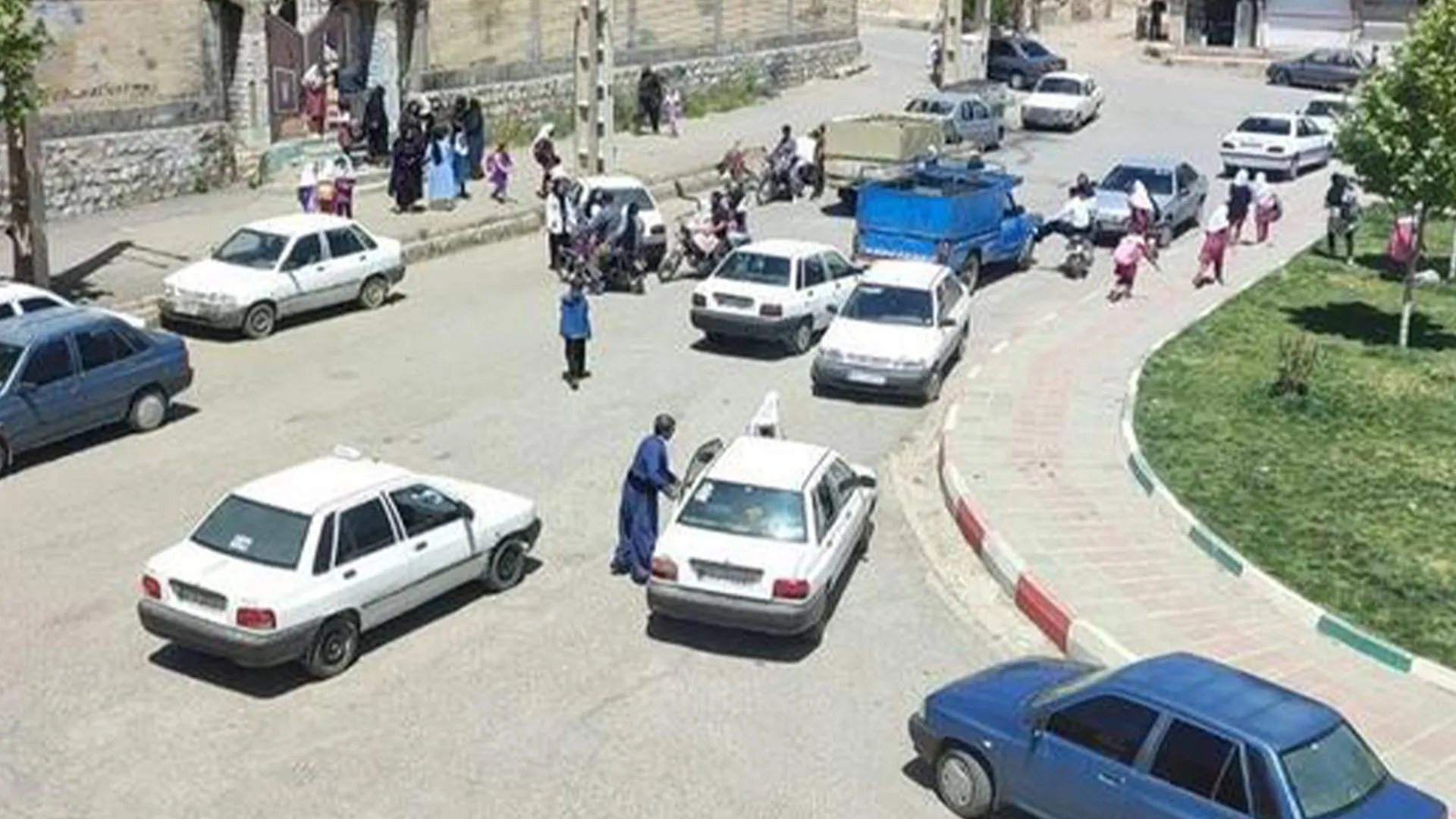 3 مدارس للفتيات في إيران تتعرض لهجوم بالغازات السامة