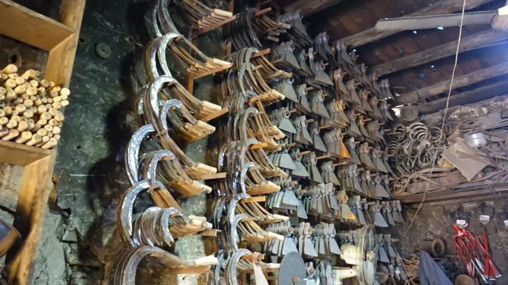 ​​​​​​​الحدادة العربية القديمة المتوارثة عن الأسلاف صامدة بسواعد الأبناء