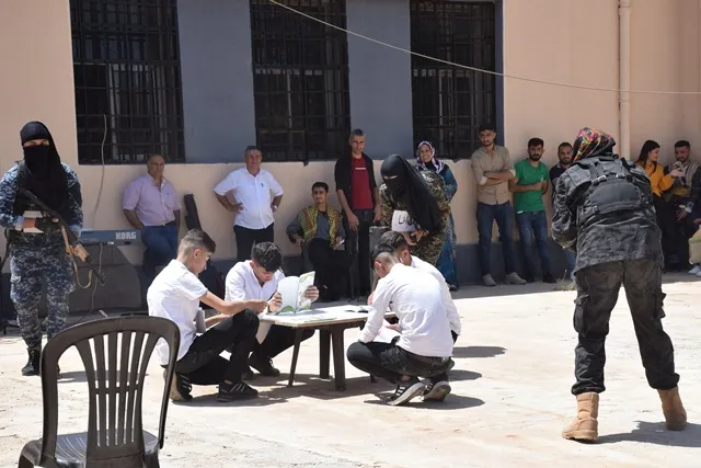 احتفالات في شمال وشرق سوريا بمناسبة يوم اللغة الكردية