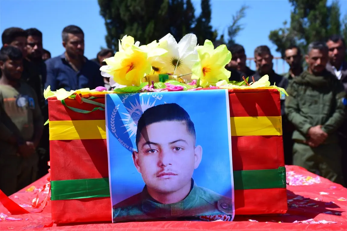 ​​​​​​​جثمان الشهيد محمود دياب وري الثرى في مزار الشهيد رستم جودي