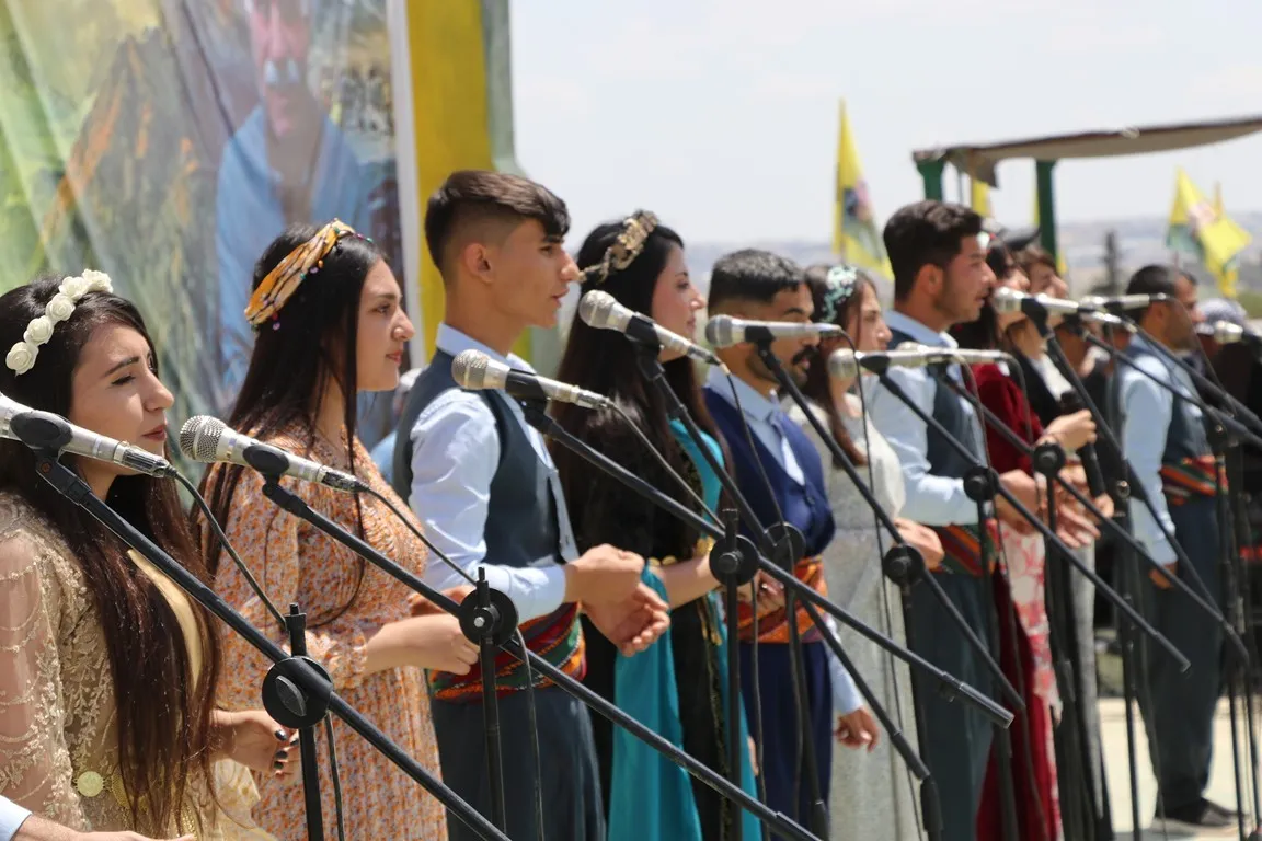 ​​​​​​​حشود غفيرة تطالب بالحرية الجسدية للقائد عبد الله أوجلان