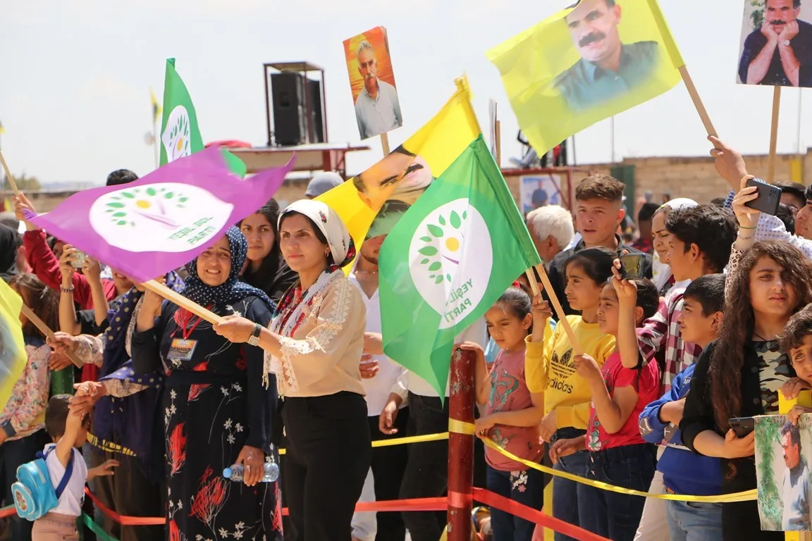 ​​​​​​​حشود غفيرة تطالب بالحرية الجسدية للقائد عبد الله أوجلان