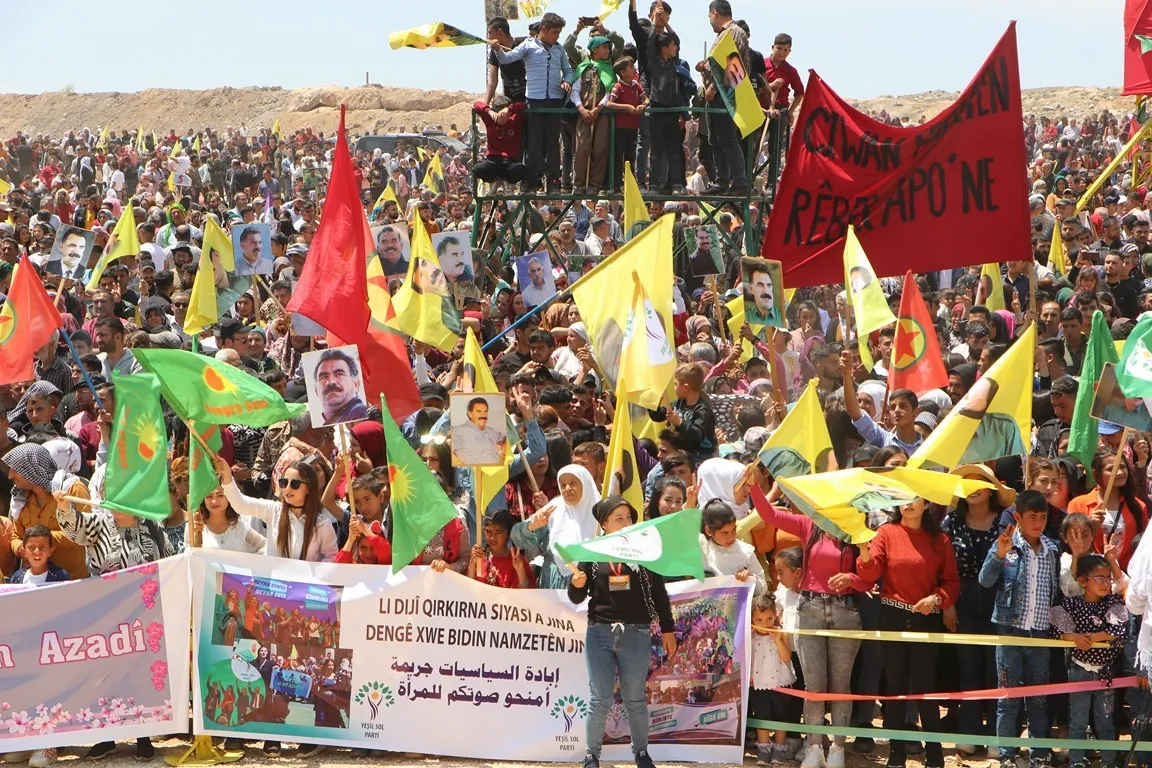​​​​​​​حشود غفيرة تطالب بالحرية الجسدية للقائد عبد الله أوجلان