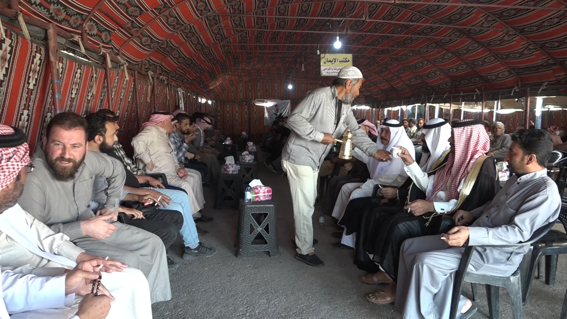 أهالي دير الزور يقدّمون واجب العزاء لذوي الشهداء بوزان وخملين وملكة