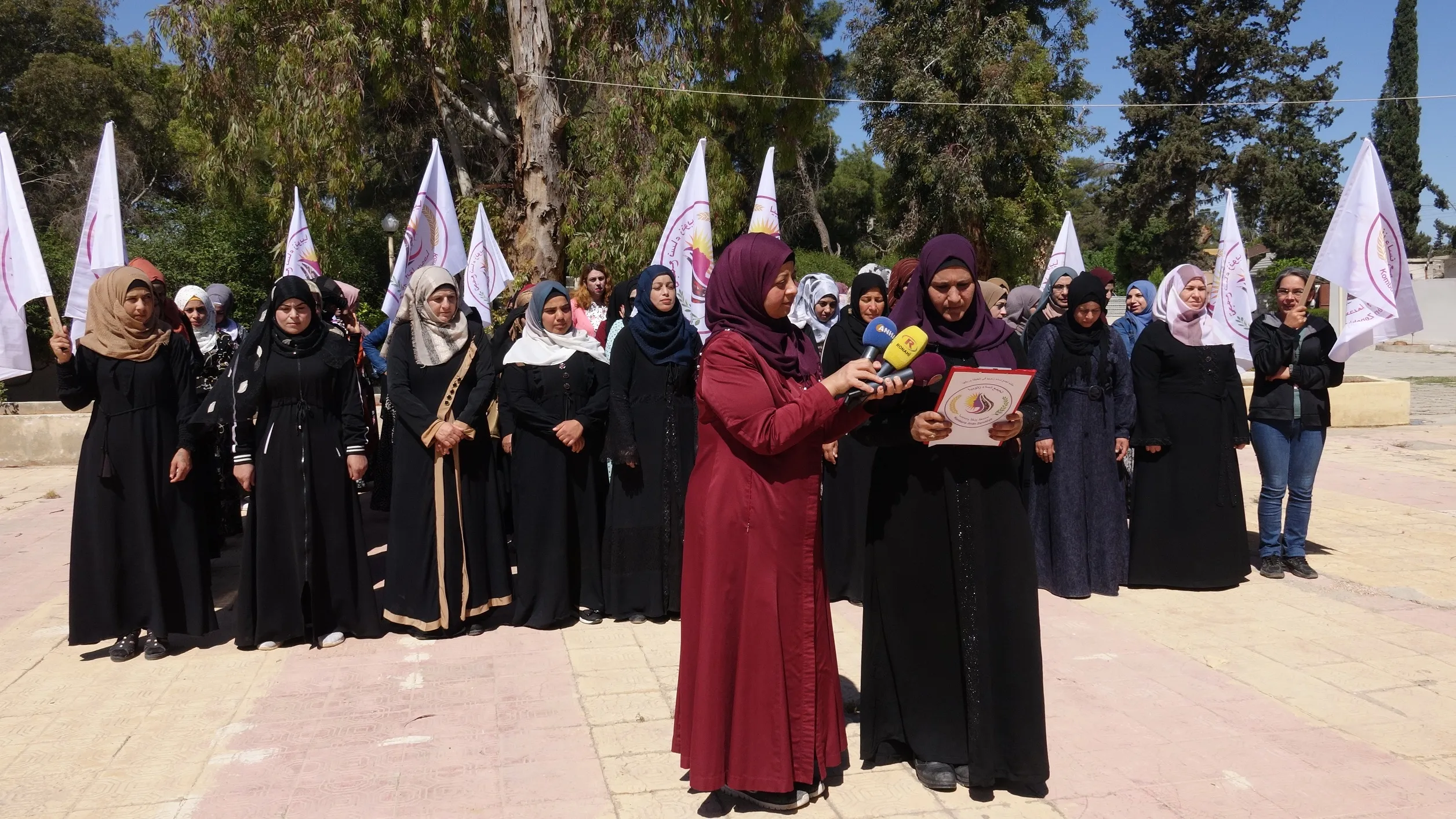 ​​​​​​​حركة نسائية: مبادرة الإدارة الذاتية اختبار لمدى الفاعلية الدولية لحل الأزمة السورية