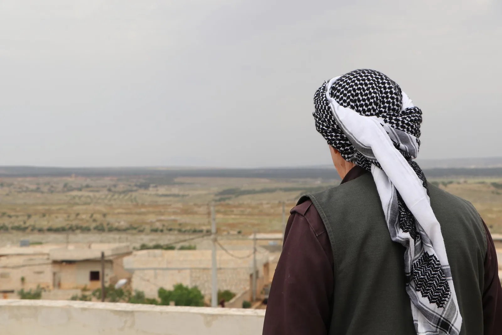 "لا شيء أصعب من أن يكون منزلك على بُعد أمتار ولا تستطيع الذهاب إليه"
