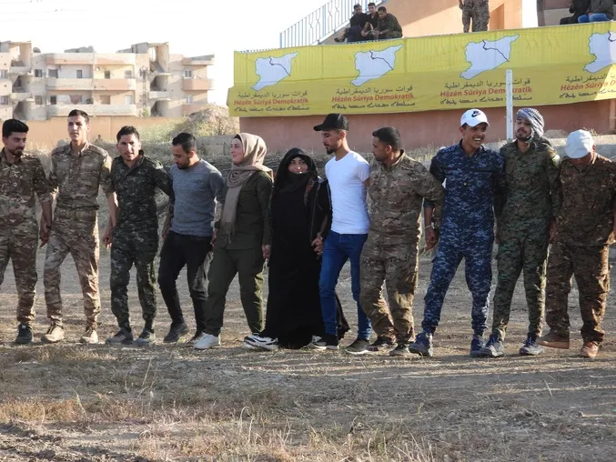 أهالي الطبقة يحتفلون بالذكرى السادسة لتحرير مدينتهم من الإرهاب